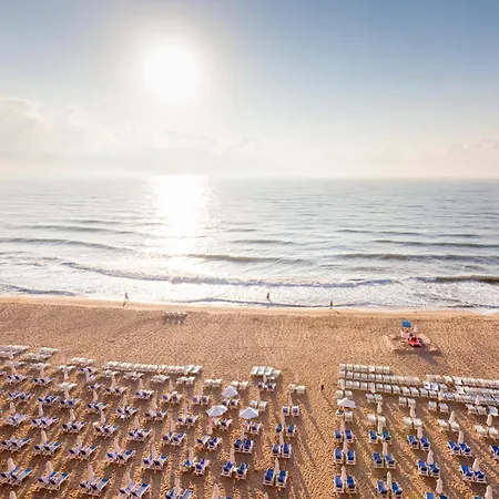 אתר נופש Sol Luna Bay 4*