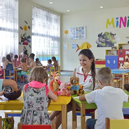 אתר נופש Sol Luna Bay 4*