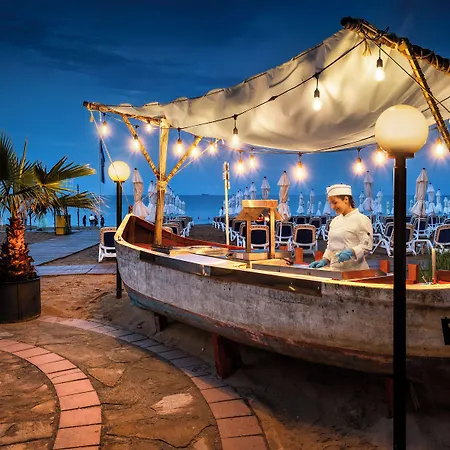 אתר נופש Sol Luna Bay