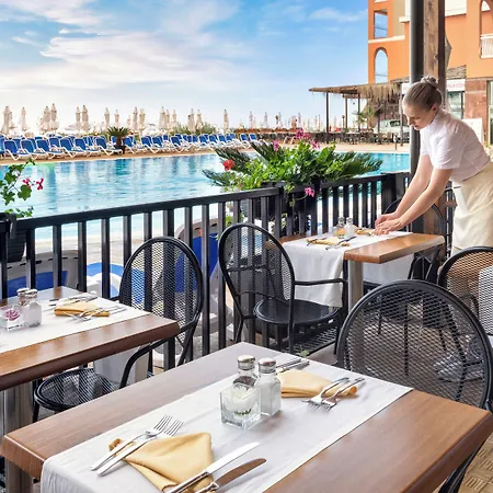 Resort Sol Luna Bay 4*